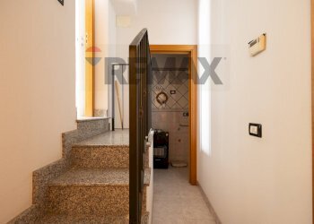 Scale - Casa indipendente Via Tenente Platania
 
51, Motta Sant'Anastasia - foto 13