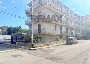 Edificio all\'aperto - Quadrilocale via circumvallazione
 
8, Riposto - foto 1