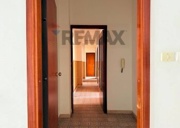 Hall / corridoio - Quadrilocale via circumvallazione
 
8, Riposto - foto 7