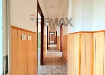 Hall / corridoio - Quadrilocale via circumvallazione
 
8, Riposto - foto 16