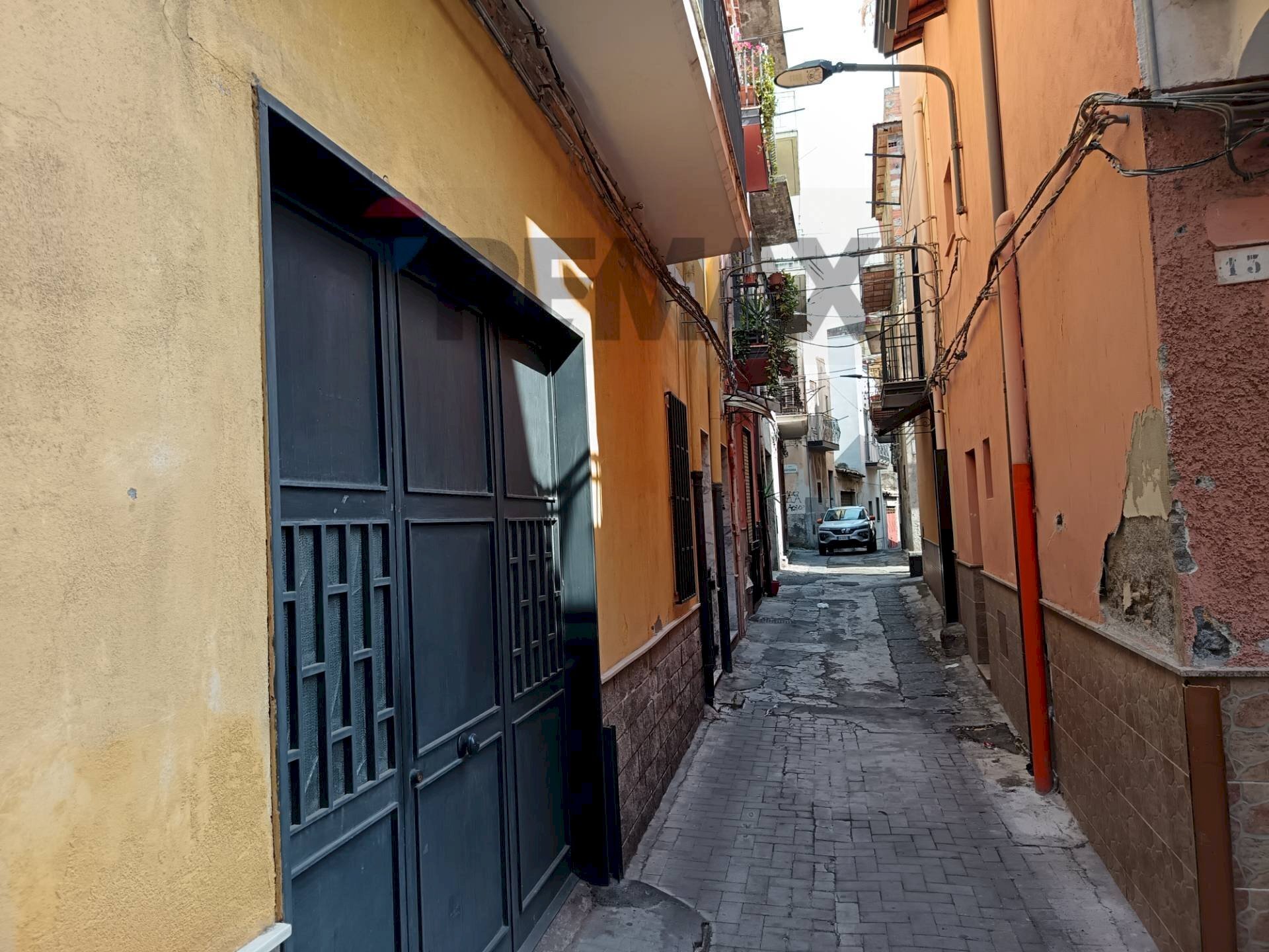 Edificio all\'aperto - Bilocale via Buglio
 
21, Adrano - foto 2