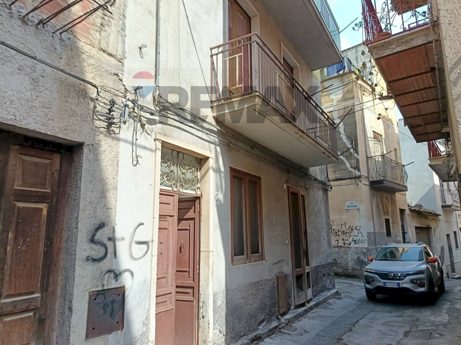 Edificio all\'aperto - Bilocale via Buglio
 
21, Adrano - foto 3