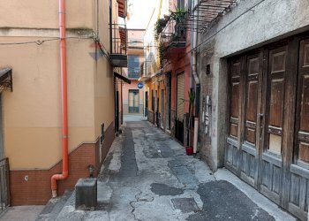 Edificio all\'aperto - Two-room apartment Via Buglio
 
21, Adrano - photo 3