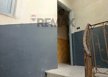 Scale - Two-room apartment Via Buglio
 
21, Adrano - photo 4