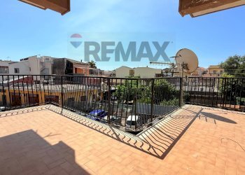 Balcone - Appartamento via circumvallazione
 
8, Riposto - foto 1