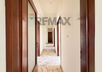 Hall / corridoio - Appartamento via circumvallazione
 
8, Riposto - foto 33