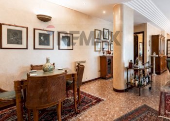 Sala da pranzo - Quadrilocale Viale Marco Polo
 
50, Catania - foto 2