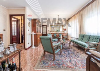 Sala da pranzo - Quadrilocale Viale Marco Polo
 
50, Catania - foto 4