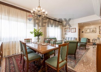Sala da pranzo - Quadrilocale Viale Marco Polo
 
50, Catania - foto 6