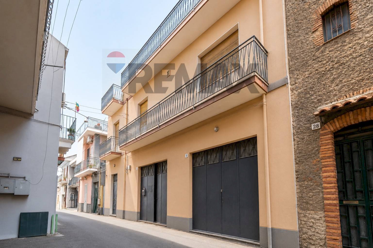 Edificio all\'aperto - Casa indipendente via Guglielmo Marconi
30, Aci Sant'Antonio - foto 2