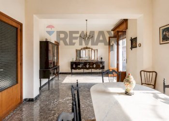 Sala da pranzo - Casa indipendente via Guglielmo Marconi
 
30, Aci Sant'Antonio - foto 4