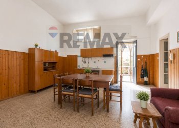 Sala da pranzo - Casa indipendente via Guglielmo Marconi
 
30, Aci Sant'Antonio - foto 14