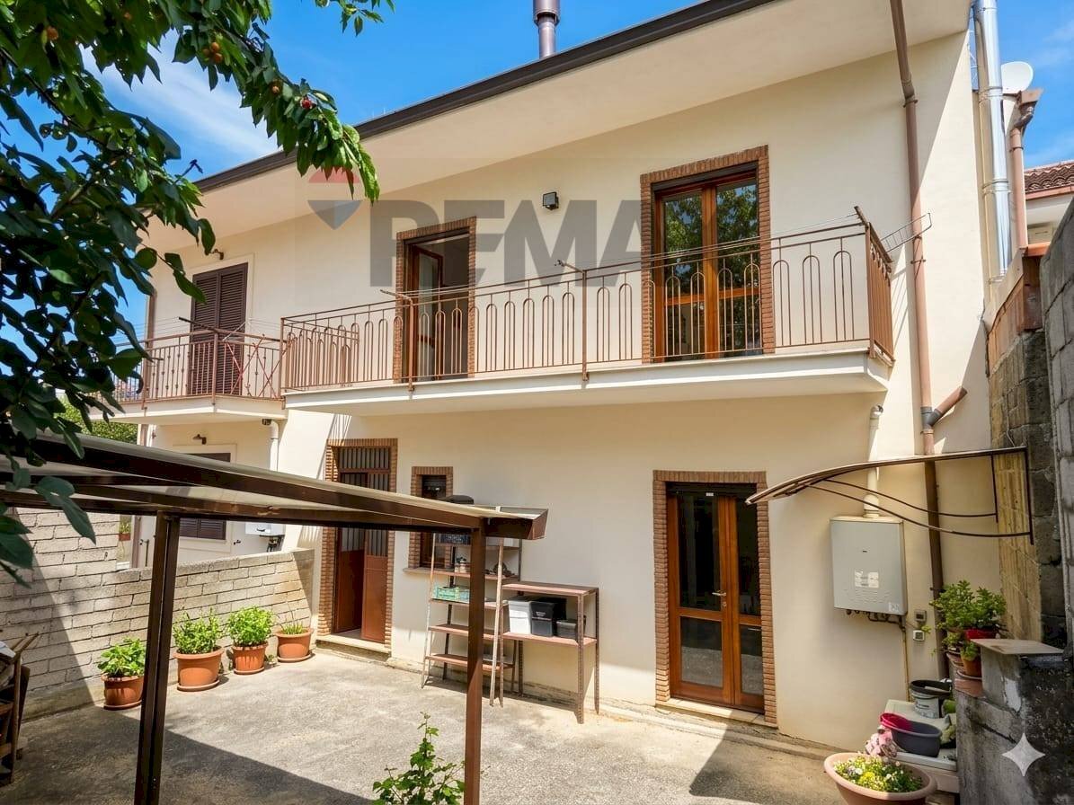 Casa all\'aperto - Casa semi indipendente via Camillo B. Cavour
 
45, Pietramelara - foto 1
