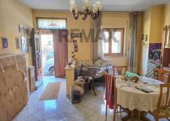 Sala da pranzo - Casa semi indipendente via Camillo B. Cavour
 
45, Pietramelara - foto 16