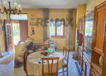 Sala da pranzo - Casa semi indipendente via Camillo B. Cavour
 
45, Pietramelara - foto 19