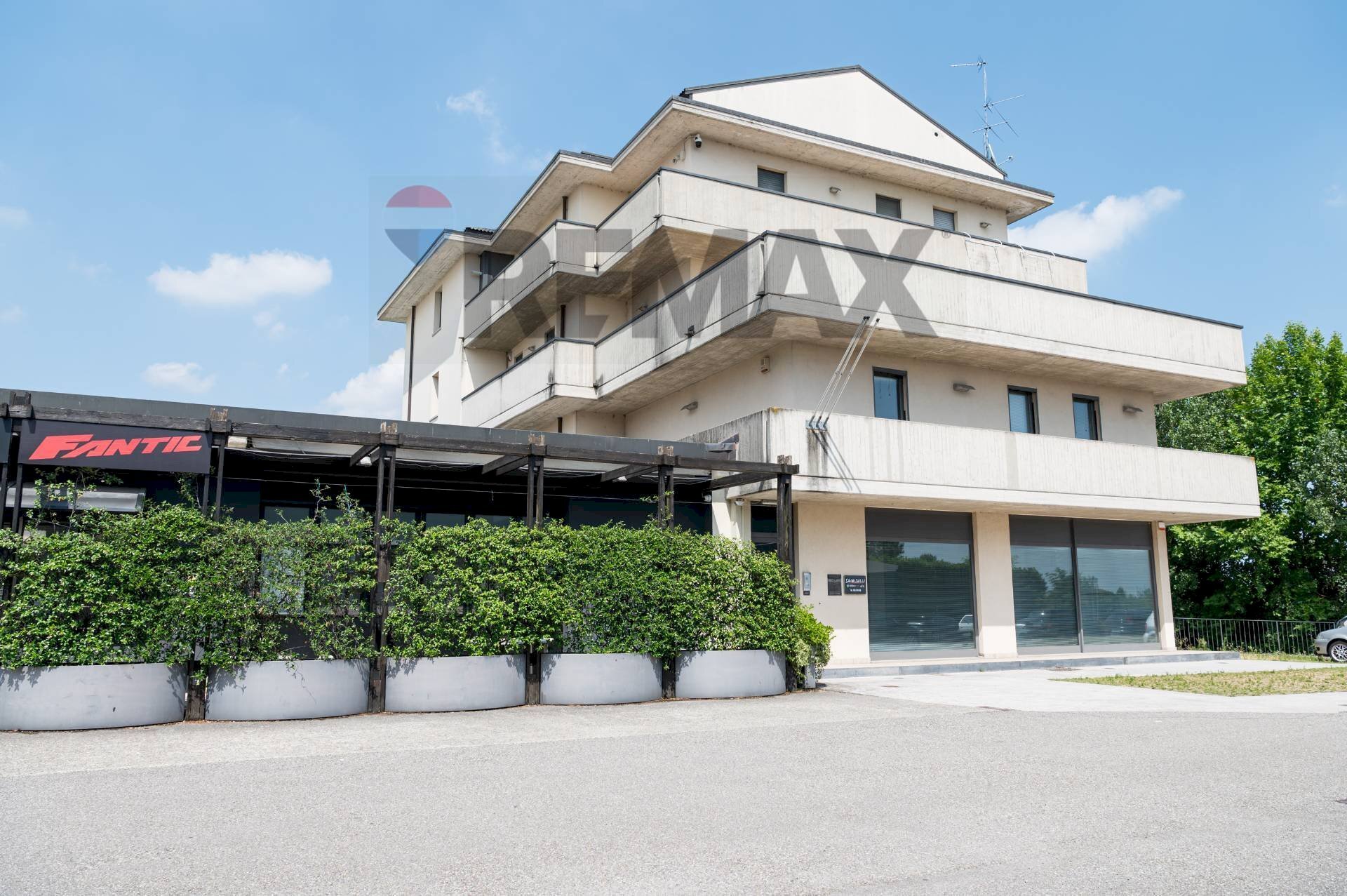 Edificio all\'aperto - Ufficio Via Provinciale
13/15, Lallio - foto 2