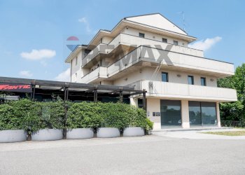 Edificio all\'aperto - Ufficio Via Provinciale
13/15, Lallio - foto 2