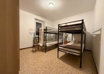 Camera / camera da letto - Independent house via caneva
 
1, Serina - photo 24