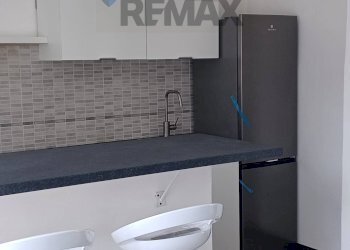 Frigorifero, lavello e piano cottura - Appartamento viale Roma
52, Novara - foto 6