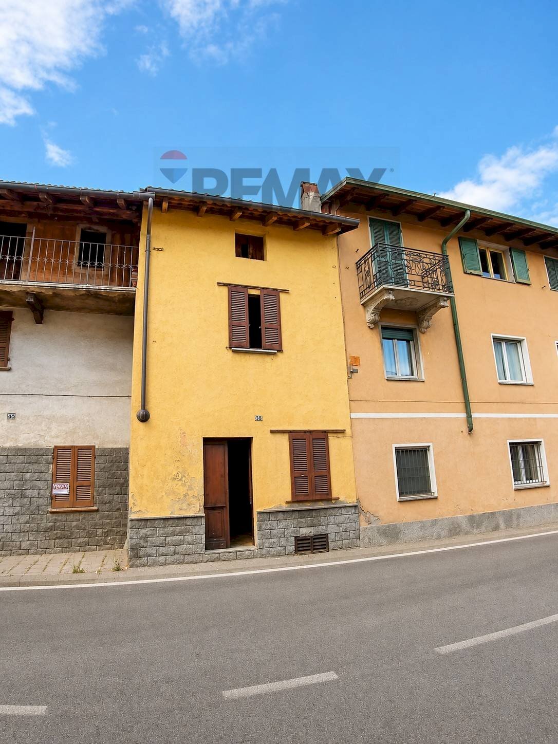 Edificio all\'aperto - Casa semi indipendente via Tosalli
 
38, Fara Novarese - foto 1