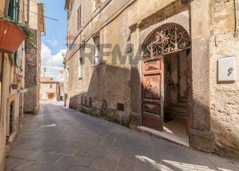 Edificio all\'aperto - Four-room apartment Via Carlo Emanuele Quarto
 
18, Ischia di Castro - photo 5
