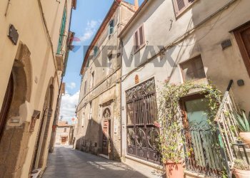 Edificio all\'aperto - Four-room apartment Via Carlo Emanuele Quarto
 
18, Ischia di Castro - photo 6