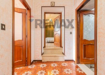 Hall / corridoio - Four-room apartment Via Carlo Emanuele Quarto
 
18, Ischia di Castro - photo 17