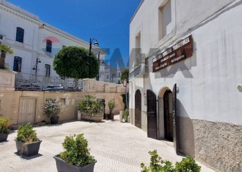 Edificio all\'aperto - Commercial Premises Piazza Roma
2, Vieste - photo 5