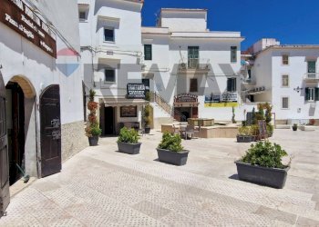 Edificio all\'aperto - Commercial Premises Piazza Roma
2, Vieste - photo 6