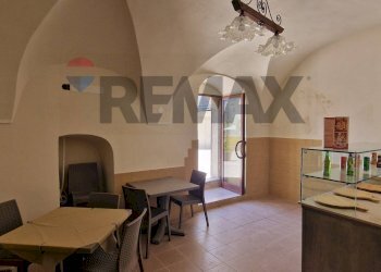 Sala da pranzo - Commercial Premises Piazza Roma
2, Vieste - photo 15