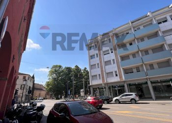 Edificio all\'aperto - Negozio via belzoni
10, Padova - foto 2