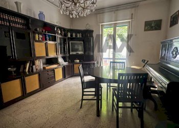 Sala da pranzo - Quadrilocale Via Bernardo Cavallino
 
93, Napoli - foto 3