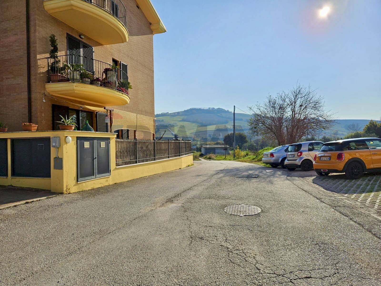 Edificio all\'aperto - Trilocale CONTRADA CANALE
12, Fermo - foto 2