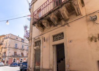 Edificio all\'aperto - Casa indipendente Via Ippari
 
4, Ragusa - foto 3