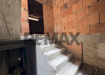 Scale - Rustico Via ludovico ariosto
 
14, Comiso - foto 10