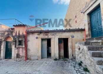 Casa all\'aperto - Independent house Via Vittorio Emanuele III
 
98, Monterosso Almo - photo 1