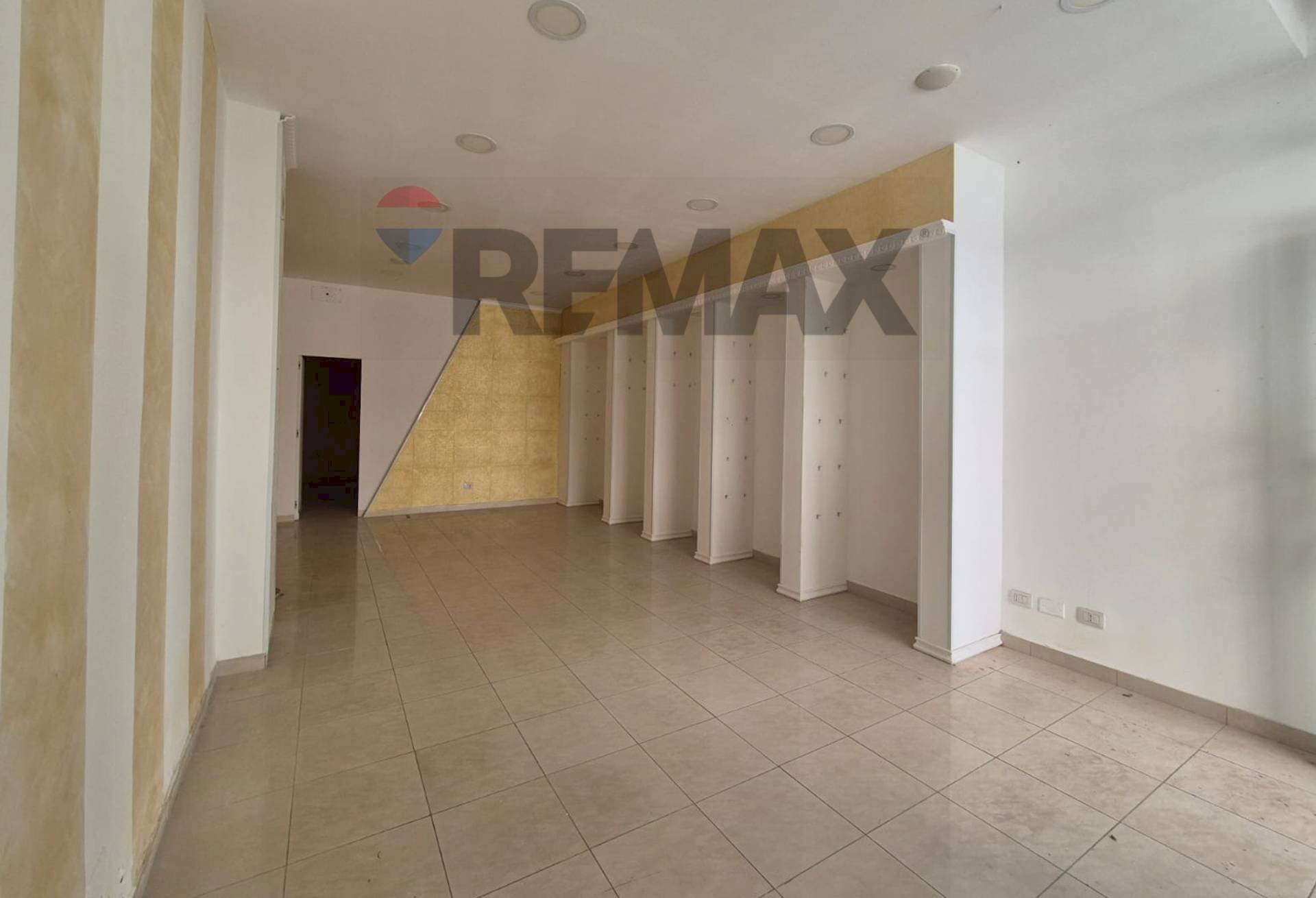 Stanza vuota - Commercial Premises via Cavour
 
324, Vittoria - photo 2