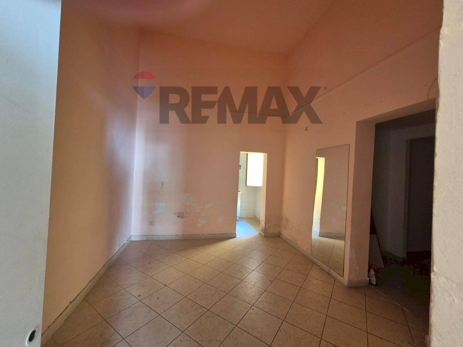 Stanza vuota - Commercial Premises via Cavour
 
324, Vittoria - photo 3