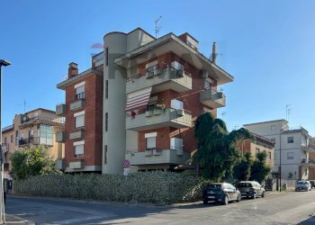 Edificio all\'aperto - Semi-detached Villa Via Lazio
 
32, Aprilia - photo 1
