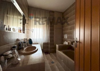 Bagno - Semi-detached Villa Via Lazio
 
32, Aprilia - photo 26