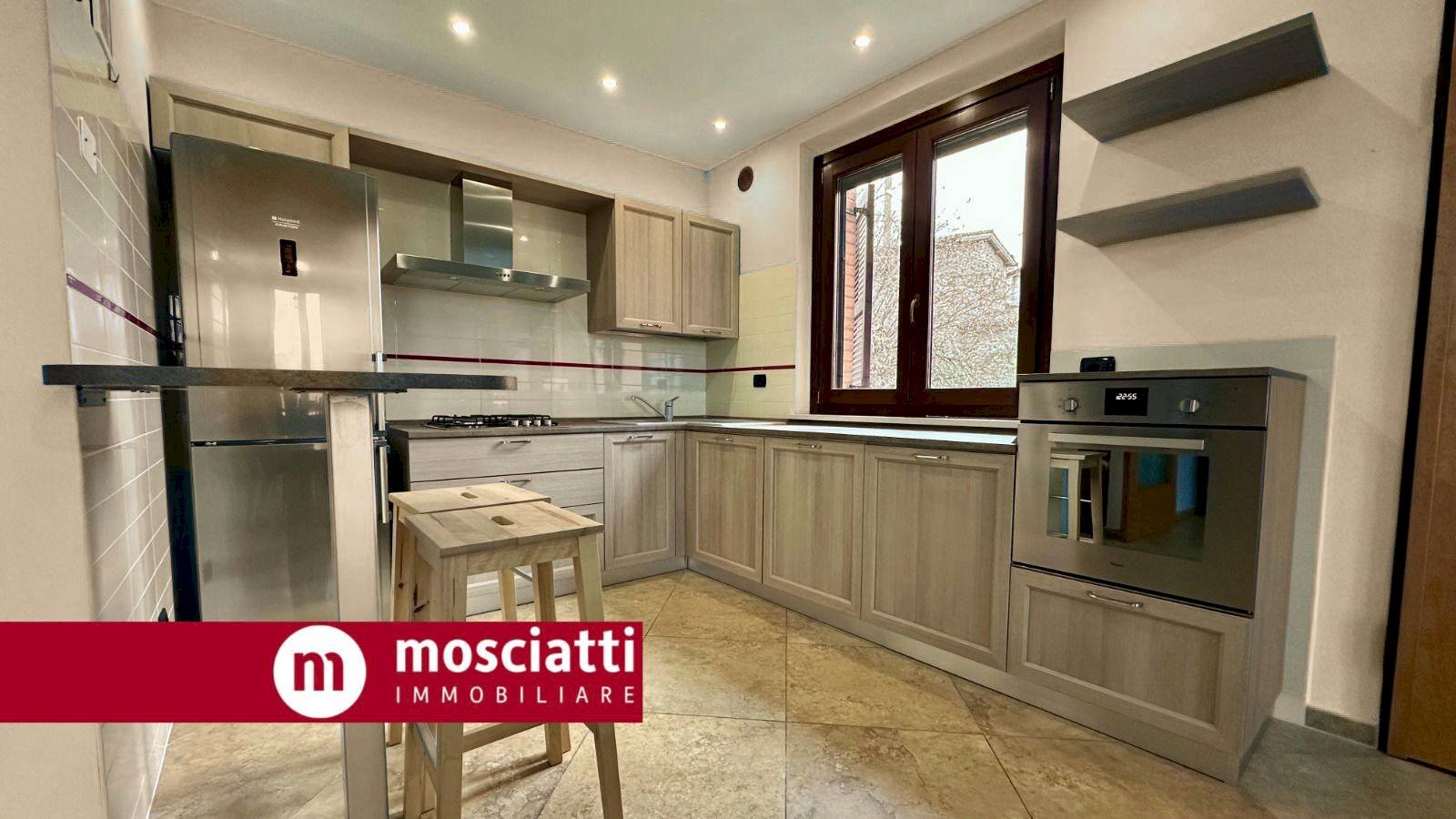 Foto 2 - Villa Bifamiliare Frazione Collina
77, Castelraimondo - foto 2