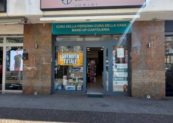 Foto 1 - Negozio Via Roma
34, Pomezia - foto 1