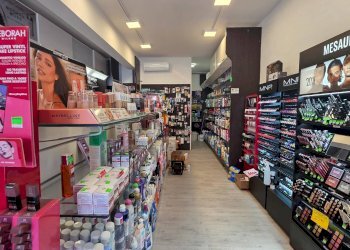 Foto 2 - Negozio Via Roma
34, Pomezia - foto 2