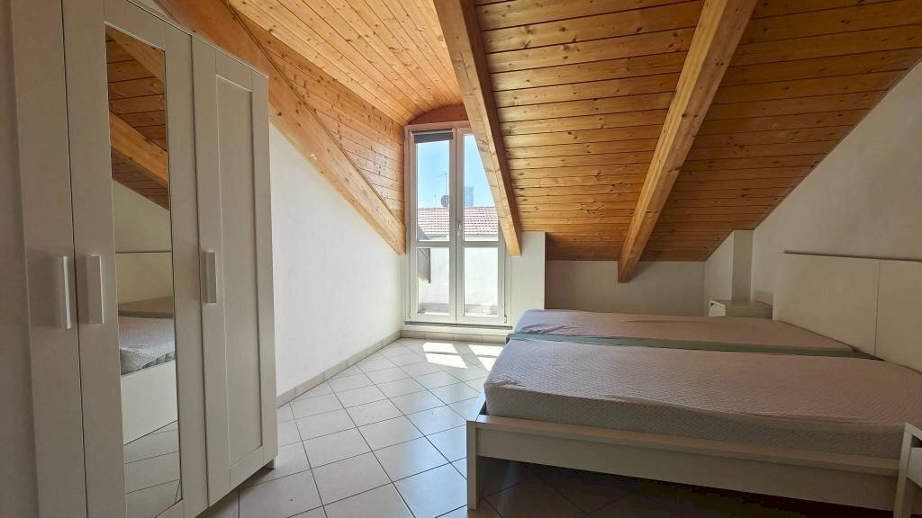 Camera da letto - Bilocale via Giuseppe Talucchi, 32, Torino (zona San Donato) - foto 2