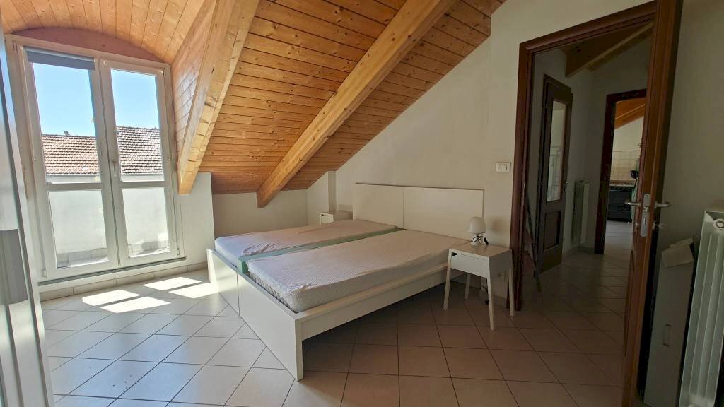 Camera da letto - Bilocale via Giuseppe Talucchi, 32, Torino (zona San Donato) - foto 3