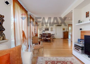 Sala da pranzo - Villa Via Passirano
 
20, Vimercate - photo 17