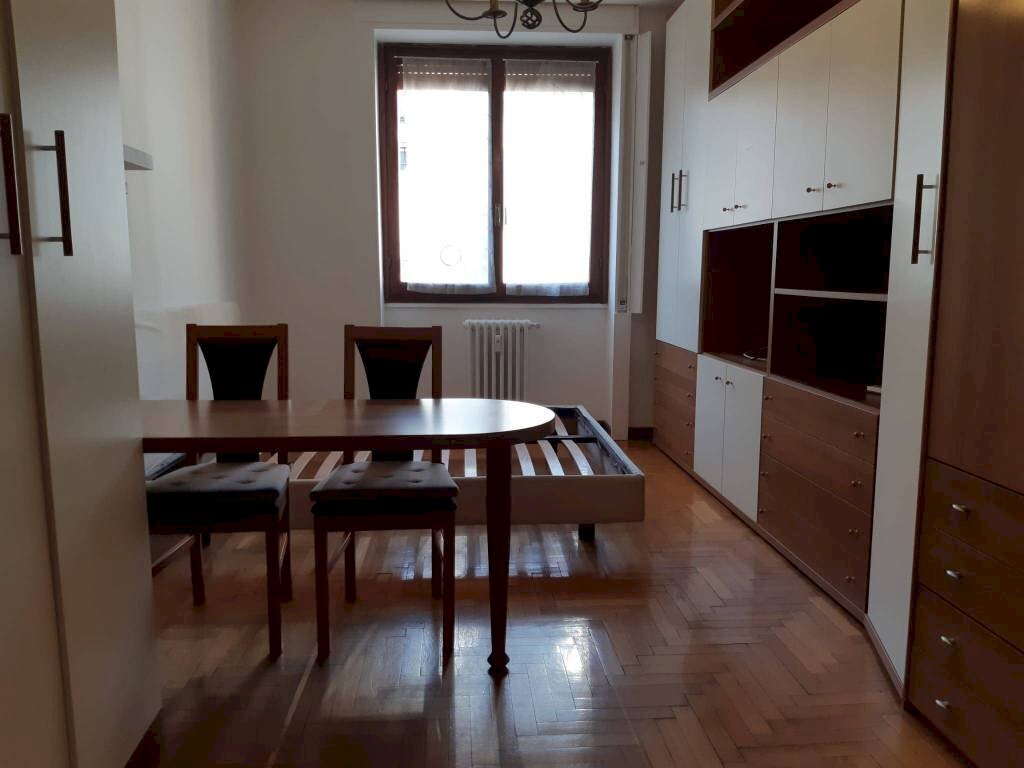 Camera da letto - Bilocale via Col Moschin, 11, Milano - foto 3