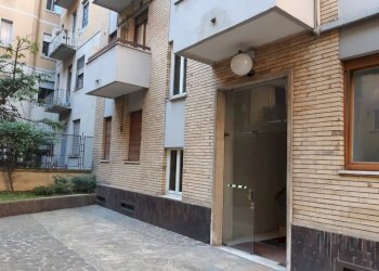 Facciata - Two-room apartment via Col Moschin, 11, Milano - photo 14