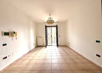 Soggiorno - Three-room apartment via Bardonecchia, 12/7, Carmagnola - photo 8