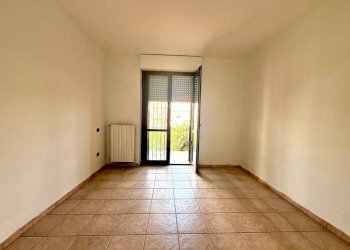 Camera da letto - Three-room apartment via Bardonecchia, 12/7, Carmagnola - photo 17